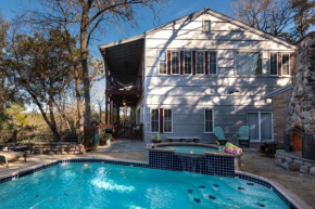 Lake Austin Luxury Guesthouse Cabin & Suite Retreat